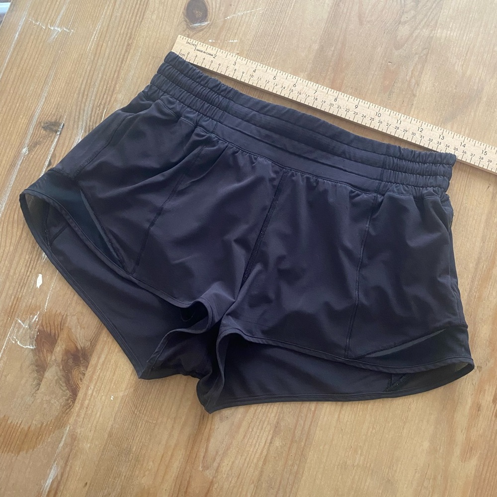 Lululemon Hotty Hot shorts size 6